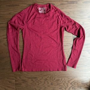 Figs: New Long Sleeve Seamless Underscrub Medium: Maroon